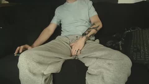 straitpipermann22 online show from October 31, 5:09 am