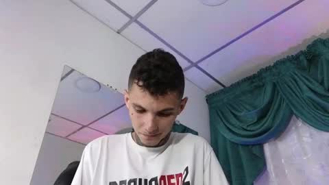 stuart_boy_ online show from December 18, 3:58 am