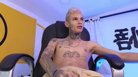 stuart_boy_ online show from March 6, 7:47 am