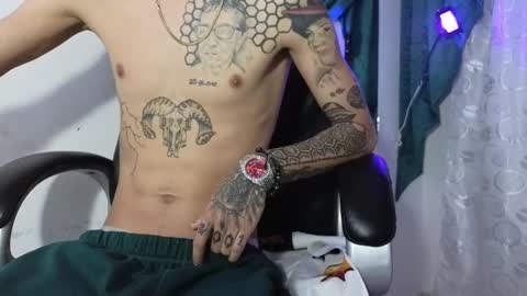 stuart_boy_ online show from January 19, 4:01 am