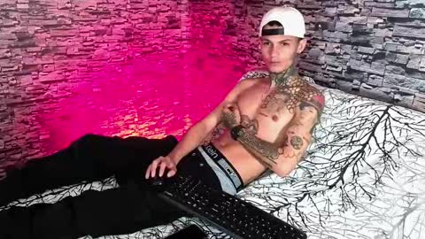 stuart_boy_ online show from September 16, 3:07 am