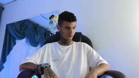 stuart_boy_ online show from February 18, 3:53 am