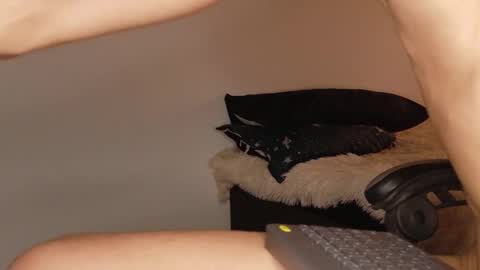 stylish man online show from February 14, 11:33 pm