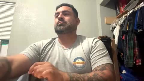 Snapshot of suavecito67 chatting on February 11, 2:03 am suavecito67 online show from February 11, 2:03 am