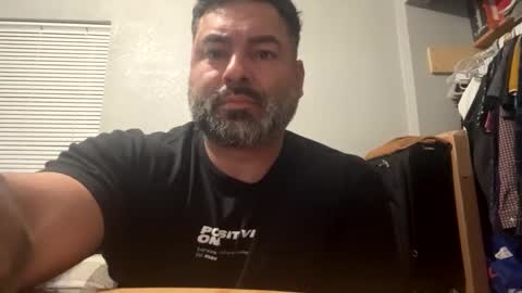 Snapshot of suavecito67 chatting on February 28, 3:04 am suavecito67 online show from February 28, 3:04 am