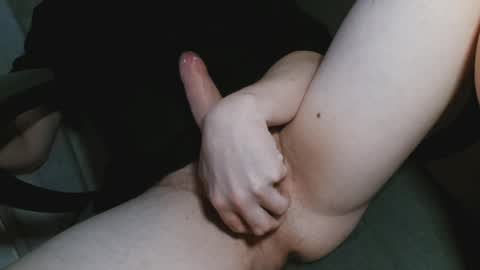 Snapshot of subfembo chatting on December 18, 11:19 pm Sub Femboy online show from December 18, 11:19 pm