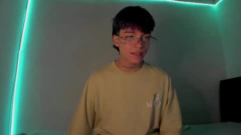 Snapshot of submissive_boyy_ chatting on February 11, 4:24 pm nico online show from February 11, 4:24 pm