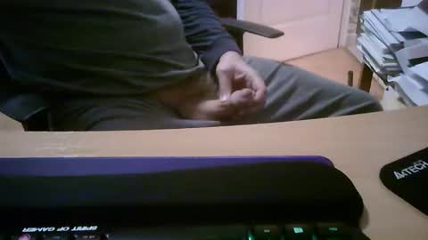 Snapshot of sullaspqr chatting on December 5, 6:32 am Wight online show from December 5, 6:32 am