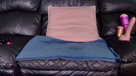 Snapshot of superduty5speed chatting on January 1, 7:21 pm Thomas online show from January 1, 7:21 pm