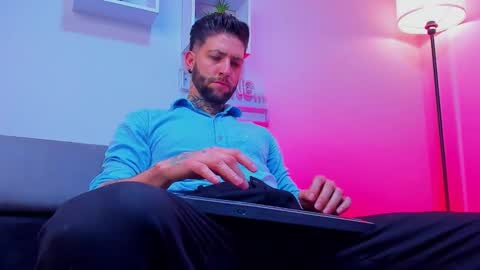 supreme_alpha_ online show from November 19, 7:08 am