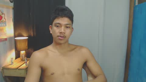 Snapshot of sweet_guyxx chatting on December 10, 7:16 am sweet_guyxx online show from December 10, 7:16 am