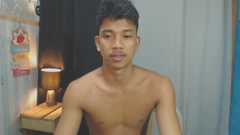 Snapshot of sweet_guyxx chatting on January 19, 3:21 pm sweet_guyxx online show from January 19, 3:21 pm