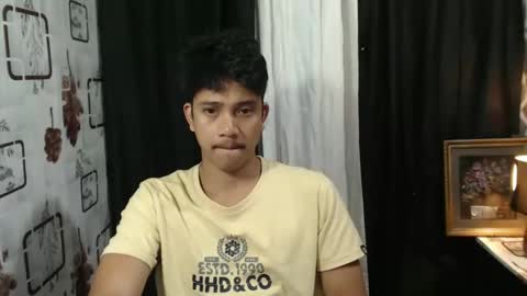 Snapshot of sweet_guyxx chatting on October 28, 2:30 pm sweet_guyxx online show from October 28, 2:30 pm