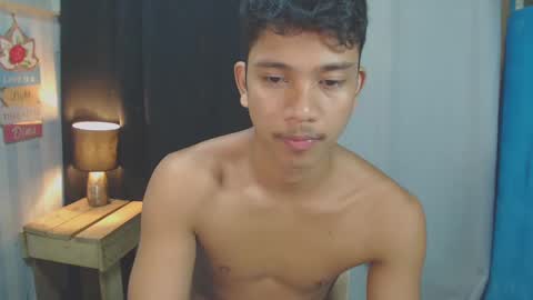 Snapshot of sweet_guyxx chatting on January 24, 4:49 pm sweet_guyxx online show from January 24, 4:49 pm