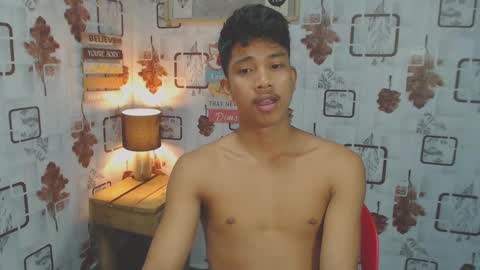 Snapshot of sweet_guyxx chatting on February 27, 7:37 pm sweet_guyxx online show from February 27, 7:37 pm