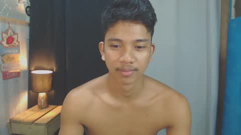 Snapshot of sweet_guyxx chatting on January 23, 12:30 pm sweet_guyxx online show from January 23, 12:30 pm