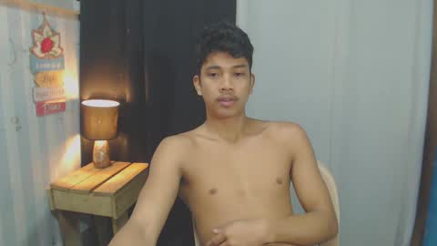 Snapshot of sweet_guyxx chatting on February 10, 5:52 pm sweet_guyxx online show from February 10, 5:52 pm