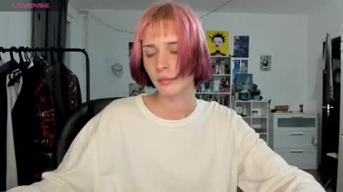 kira online show from April 17, 10:01 pm