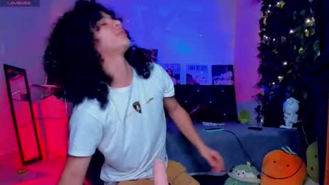 Steven independent model online show from November 12, 11:42 pm