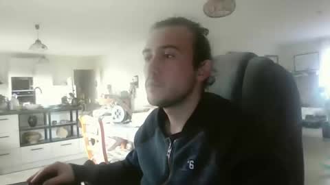 sweetguyss12 online show from December 17, 1:51 pm