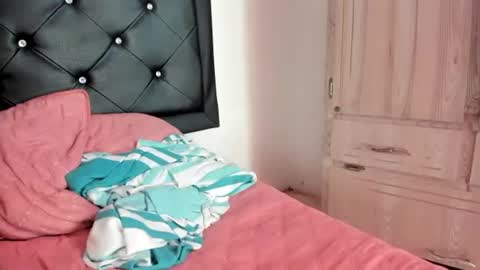 Snapshot of sweetlatinakim chatting on December 11, 4:59 pm Camilo online show from December 11, 4:59 pm