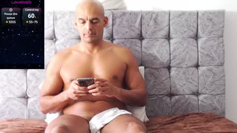    ------- Hi Im Willy  follow me do not forget to put the thumb up  online show from December 4, 7:01 pm