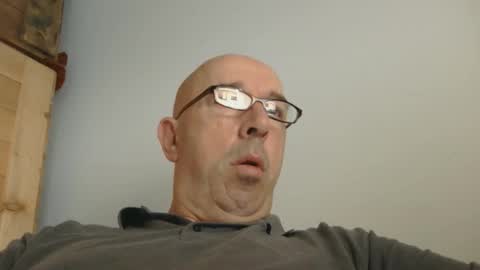 Snapshot of swissscooby55 chatting on September 16, 6:03 am swissscooby55 online show from September 16, 6:03 am