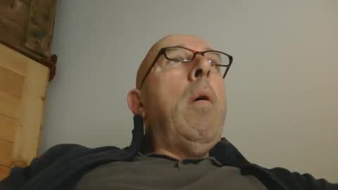 Snapshot of swissscooby55 chatting on October 1, 5:55 am swissscooby55 online show from October 1, 5:55 am