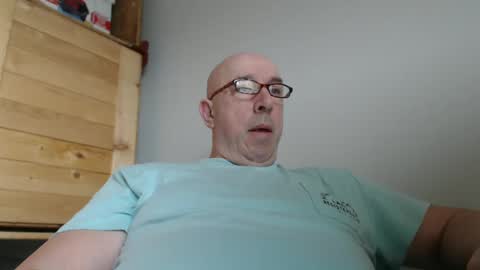 Snapshot of swissscooby55 chatting on March 2, 8:16 am swissscooby55 online show from March 2, 8:16 am