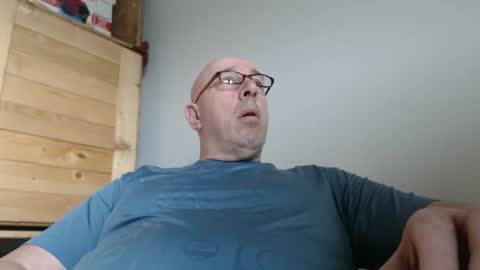 Snapshot of swissscooby55 chatting on February 23, 8:22 am swissscooby55 online show from February 23, 8:22 am