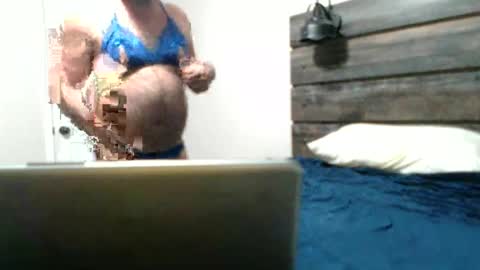 Snapshot of sxtn002 chatting on January 1, 2:52 pm sxtn002 online show from January 1, 2:52 pm