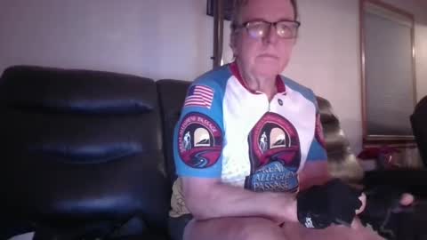 tacrunner66_ online show from December 22, 2:38 pm