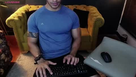 Tayler online show from December 3, 1:22 am