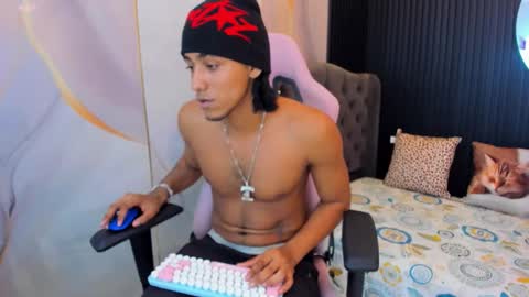 Taylor online show from April 16, 2:00 am