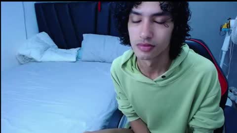 Tayron online show from October 18, 4:34 pm