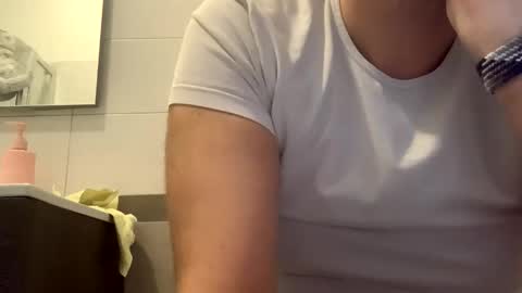 Tbest1986 online show from March 25, 4:55 pm