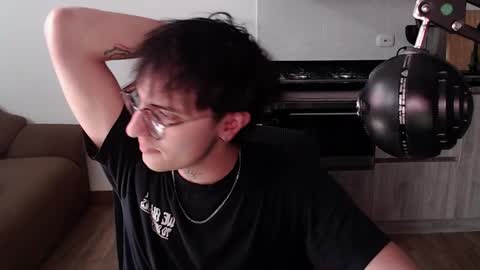 Teo independent model online show from April 6, 1:12 pm