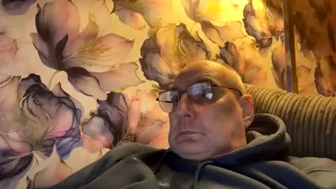 Mark online show from October 15, 4:47 pm