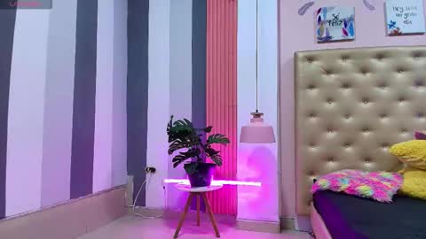 teylor_lovee online show from December 17, 3:58 am