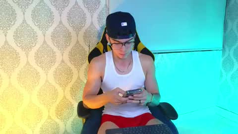 Ithan and Leo online show from October 12, 1:54 am