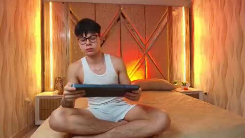 Ithan and Leo online show from September 25, 7:51 am