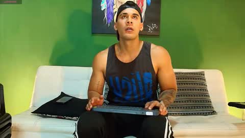 SCOTT  THEO  KAMERON  GENDERSON online show from September 19, 12:02 am