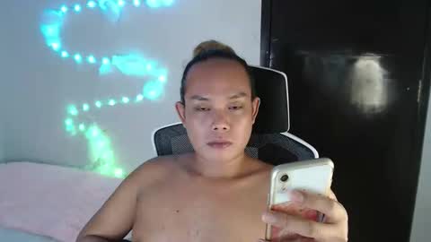 Snapshot of thebitch_cowbell chatting on October 27, 9:06 pm thebitch_cowbell online show from October 27, 9:06 pm