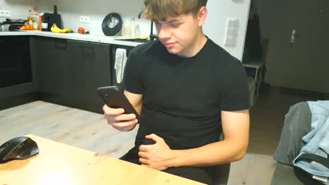 thecuteguy144949 online show from November 1, 12:26 am