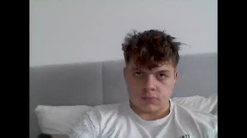Snapshot of thecuteguy144949 chatting on January 28, 9:30 am thecuteguy144949 online show from January 28, 9:30 am