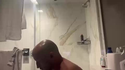 thehotlatindude100 online show from April 11, 2:42 pm