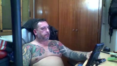 Snapshot of thekier chatting on December 5, 5:51 pm thekier online show from December 5, 5:51 pm