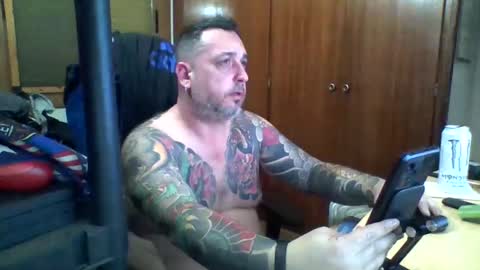 Snapshot of thekier chatting on February 8, 1:32 am thekier online show from February 8, 1:32 am