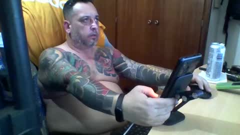 Snapshot of thekier chatting on December 21, 1:58 am thekier online show from December 21, 1:58 am