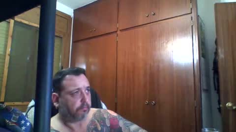 Snapshot of thekier chatting on December 6, 11:03 pm thekier online show from December 6, 11:03 pm